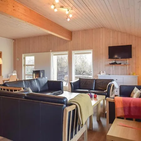 Seven-bedroom In Hébergement de vacances