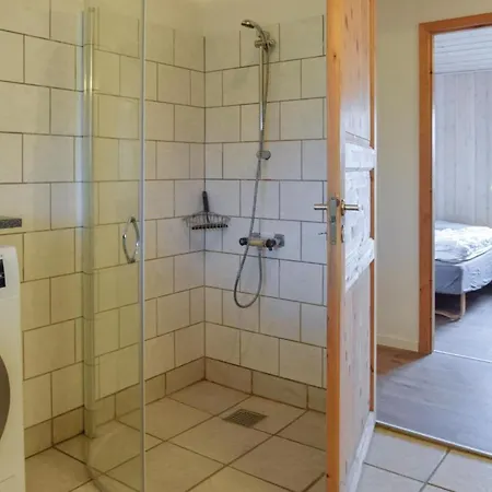 Seven-bedroom In Nyaraló *