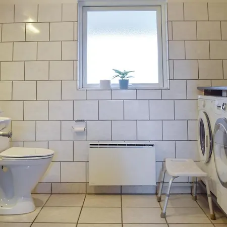 Seven-bedroom In Nyaraló Nordenbro Vesteregn