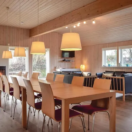 Seven-bedroom In Hébergement de vacances