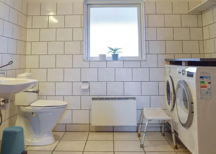 Seven-bedroom In Σπίτι διακοπών Nordenbro Vesteregn