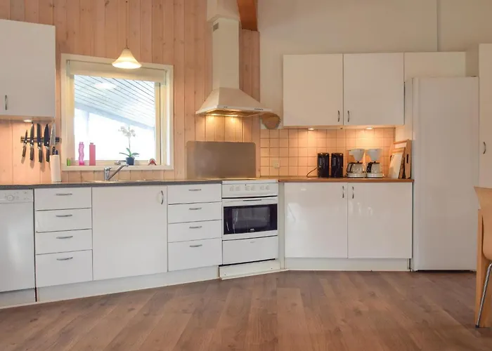 Seven-bedroom In Σπίτι διακοπών Nordenbro Vesteregn